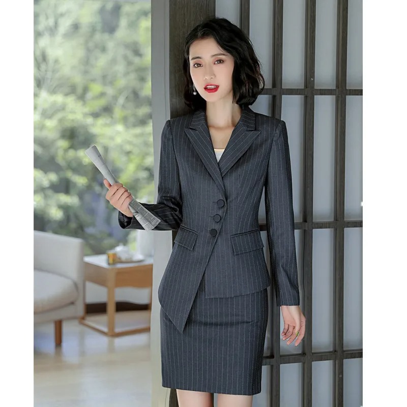 Women’s skirt suit
